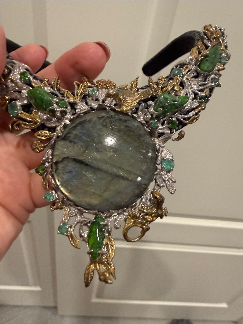 Elegant Green and Gold Statement Necklace - Women Jewelry - Picture 7 of 7